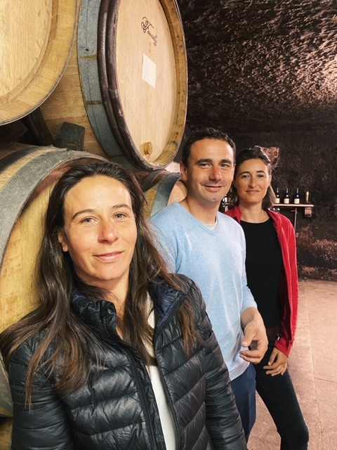 Morgan, Julie et Pauline Truchetet in the winery.